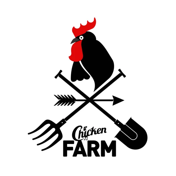 Logotipo de la granja con un gallo y herramientas para agricultores — Vector de stock