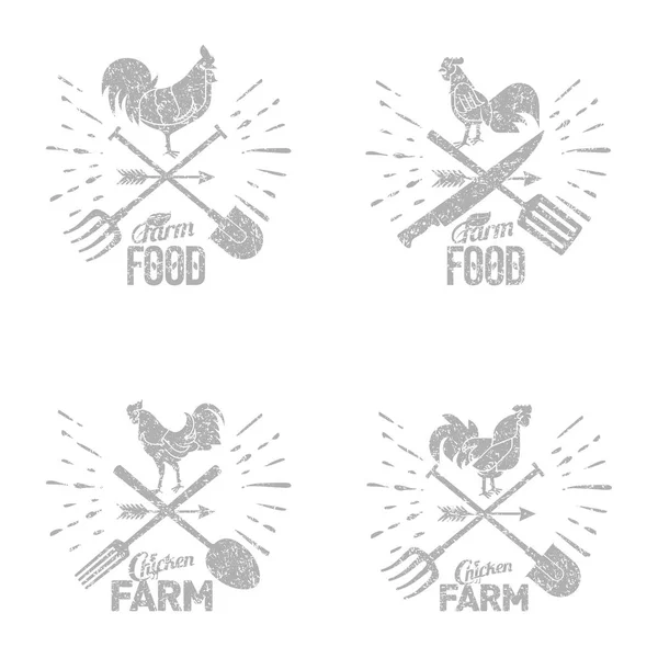 Logo farmy z koguta i narzędzia rolnika — Wektor stockowy