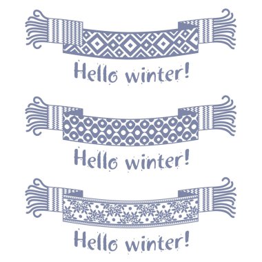 Kar ve Ladin Ormanı'nın fon karşı Merhaba kış yazıt ile sıcak örme kış eşarp. Vektör düz çizim. Web afiş, reklam, broşür, iş şablonları. Beyaz bir arka plan üzerinde izole.