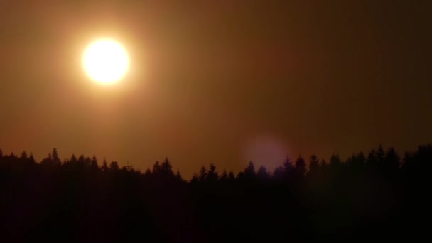 Pôr do sol em Time Lapse nas montanhas . — Vídeo de Stock