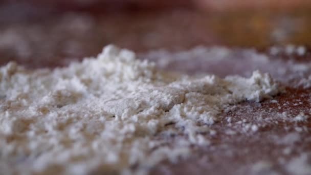 エンバク粉の山。焦点が遅いとパンの撮影. — ストック動画