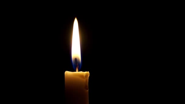 Το αναμμένο κερί που λαμπυρίζει. — Αρχείο Βίντεο