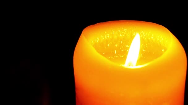 La gran llama de la vela que brilla — Vídeo de stock