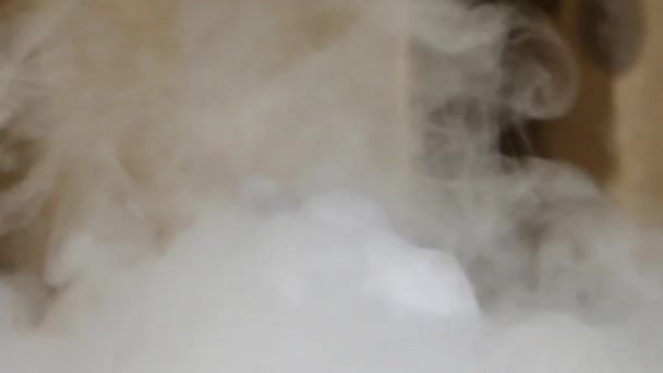 Vortici di fumo su uno sfondo di cemento . — Video Stock