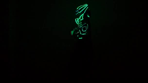 Led Robot Clown Taniec w nocy. — Wideo stockowe