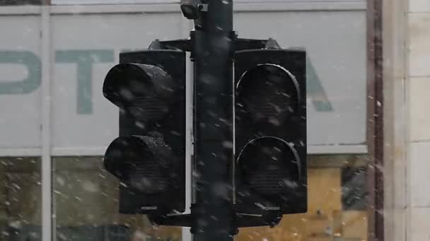 Um semáforo retro com bicicleta verde e vermelha — Vídeo de Stock