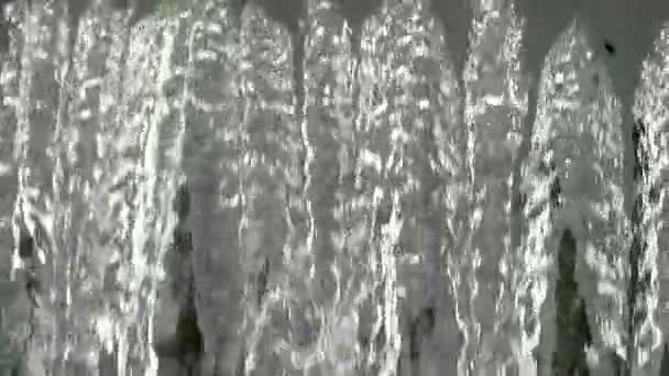 Streszczenie pionowego przepływu wody w zwolnionym tempie. — Wideo stockowe
