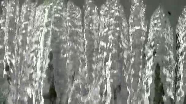 Flusso verticale astratto dell'acqua al rallentatore . — Video Stock