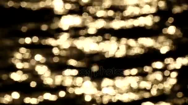 Фон - Золотые гребни из воды в медленном движении Close Up . — стоковое видео