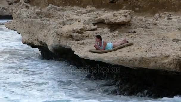 Tidying Waves Are Hitting the Stony Seacoast in Egypt in the Daytime in Autumn — Stock Video