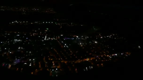 Letecký snímek noční město ve východní Evropě v celé své kráse a světla — Stock video