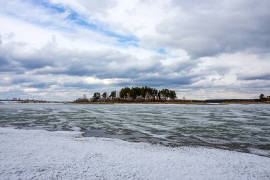 Bahar Ob Nehri üzerinde buz erime. OB depo, Novosibirsk Oblastı, Sibirya