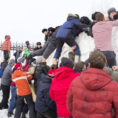 Maslenitsa oyun tatil kış sporları. Sibirya, Rusya Federasyonu