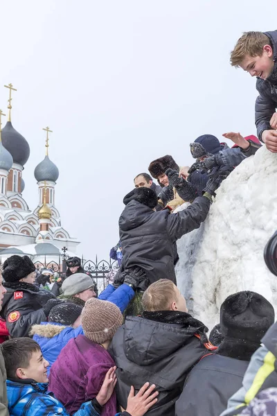 Зимний спортивный праздник Масленицы. Сибирь, Россия — стоковое фото