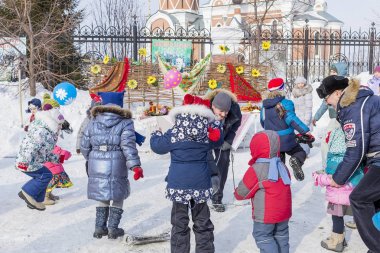 Maslenitsa Chur adlı Rus şenlikte festivaller