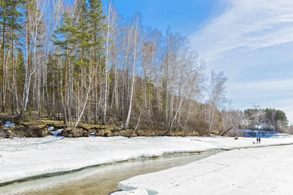 Vacation on the spring river. Siberia, Russia — Stock Photo, Image