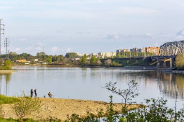 Nehir Berd, Berdsk, Novosibirsk Oblastı, Sibirya, Rusya Federasyonu - 14 Mayıs 2017: şehir ve nehir Berd bir görünüm