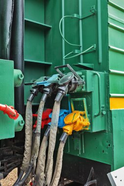 Arabalar arasındaki kablo bağlantıları