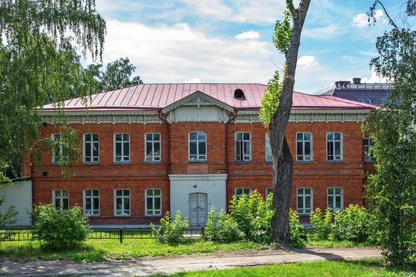 O edifício de administração anterior de Tomsk a propriedade do Departamento de território de Altai do Gabinete de Sua Majestade Imperial — Fotografia de Stock