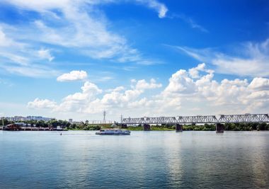 Kesişme noktası olan Trans-Sibirya Demiryolu ve Ob ana hat tren Köprüsü