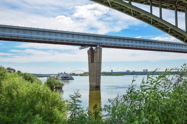 Novosibirsk, Sibirya, Rusya - 17 Temmuz 2017: kapalı metro Köprüsü Ob Nehri