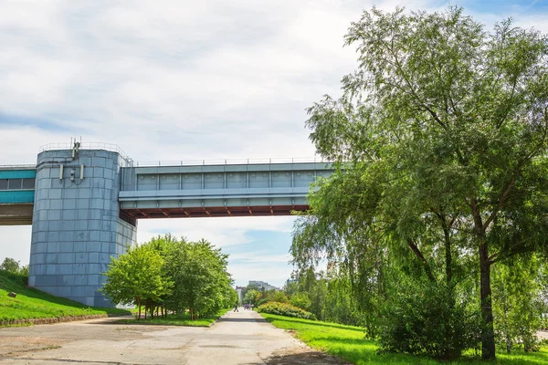 Novosibirsk Siberia Rusia Julio 2017 Puente Metro Cubierto Sobre Río —  Fotos de Stock