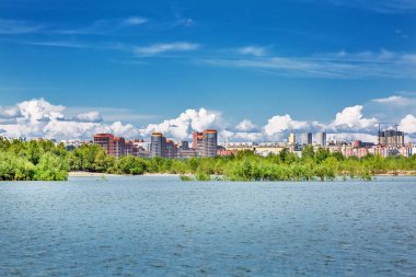 Nehir Ob ve Novosibirsk yan Novosibirsk yan Bugrinskij plaj bakan