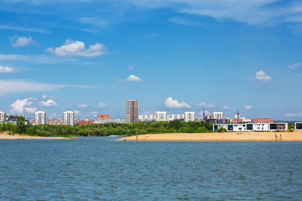 Nehir Ob ve Bugrinskij plaj bakan. Novosibirsk, Sibirya