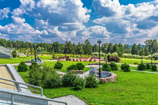 Duże Nowosybirsk planetarium. Parkland planetarium publiczny dostęp — Zdjęcie stockowe