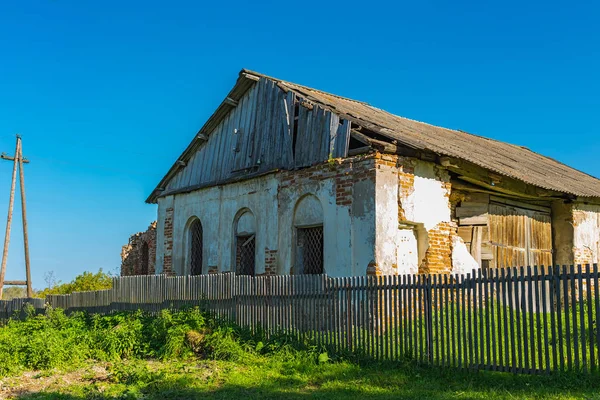 Les restes de la construction de l'église de Michel l'Archange. Sibérie, Russie — Photo