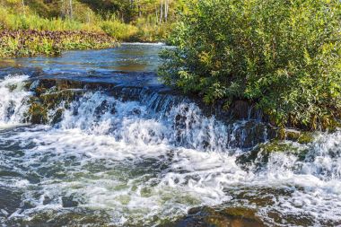 Suenginskiy şelale. Altın Nehri Suenga, Maslyaninsky district, Novosibirsk Oblastı, Sibirya, Rusya Federasyonu