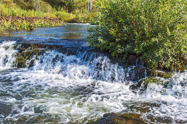 Suenginskiy şelale. Altın Nehri Suenga, Maslyaninsky district, Novosibirsk Oblastı, Sibirya, Rusya Federasyonu