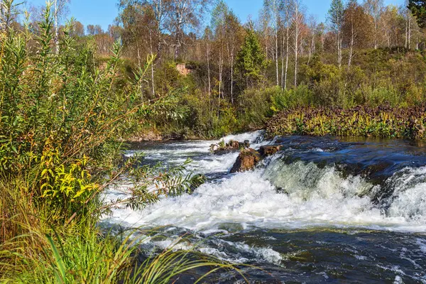 Suenginskiy şelale. Suenga Nehri, Sibirya, Rusya Federasyonu