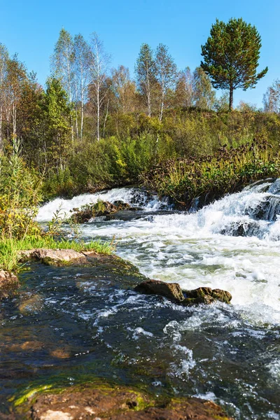 Suenginskiy şelale. Suenga Nehri, Sibirya, Rusya Federasyonu