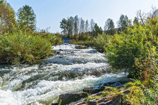 Suenginskiy şelale. Suenga Nehri, Sibirya, Rusya Federasyonu