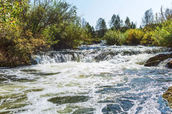 Suenginskiy şelale. Altın Nehri Suenga, Maslyaninsky district, Novosibirsk Oblastı, Sibirya, Rusya Federasyonu