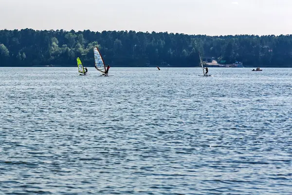 Yönetim Kurulu nehirde Berd yelken. Sibirya, Rusya Federasyonu