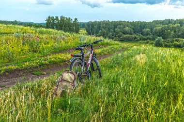 Bisiklet ve çim alan Road sırt çantası