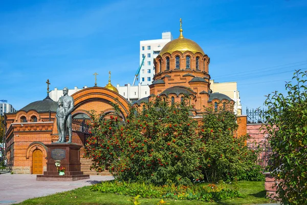 Monumentet till kejsaren Nicholas Ii och Tsarevich — Stockfoto