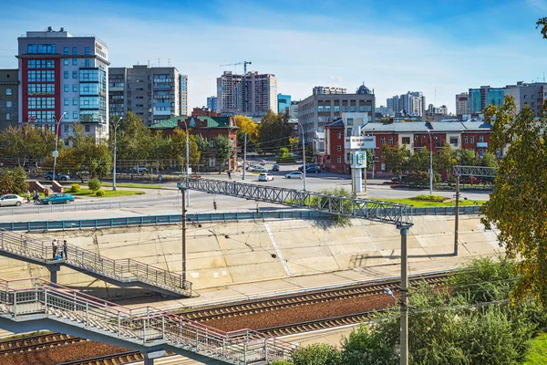 Demiryolları ve demiryolu iskelesi Novosibirsk Merkez İstasyonu 
