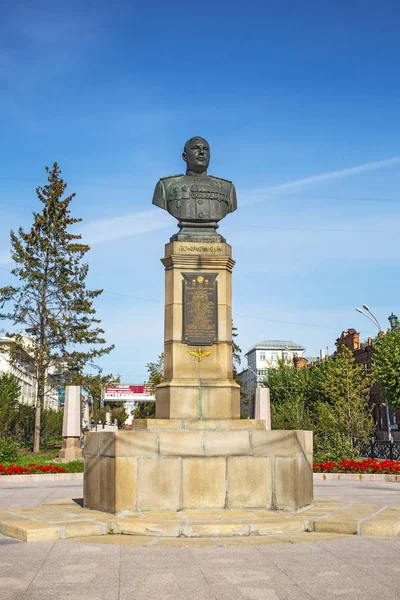 Şehir, Novosibirsk, Sibirya, Rusya Federasyonu - 17 Eylül 2017: anıt memura Havacılık Alexander İvanoviç Pokryshkin