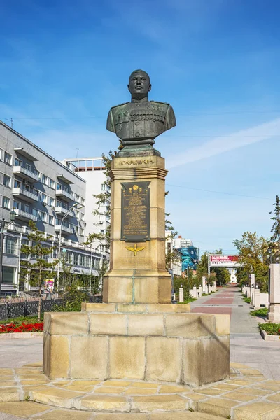 Şehir, Novosibirsk, Sibirya, Rusya Federasyonu - 17 Eylül 2017: anıt memura Havacılık Alexander İvanoviç Pokryshkin