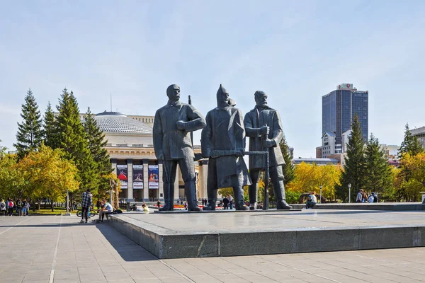 Den Staden Novosibirsk Sibirien Ryssland September 2017 Skulpturer Soldater Arbetare — Stockfoto