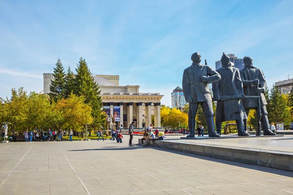 O edifício do teatro acadêmico de Novosibirsk estatal de Ópera — Fotografia de Stock