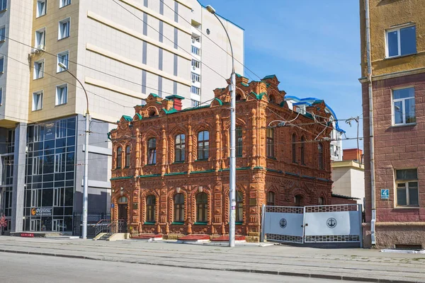Altes Backsteinhaus (Baujahr 1900), Straße Michurina, Nowosibirsk, Sibirien, Russland — Stockfoto