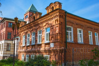 İki katlı tuğla ev (yapım 1911 yılı). Novosibirsk