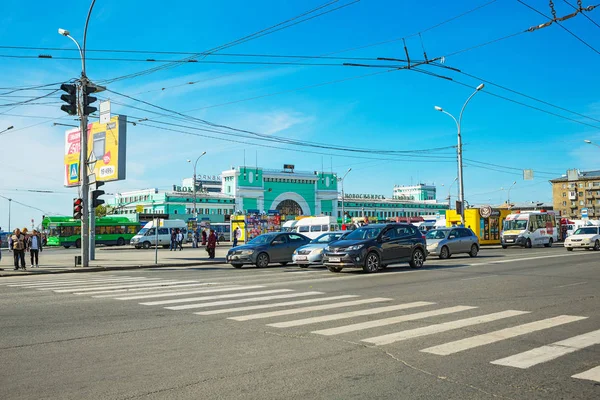 O edifício da estação ferroviária "Novosibirsk principal". Novosibi — Fotografia de Stock