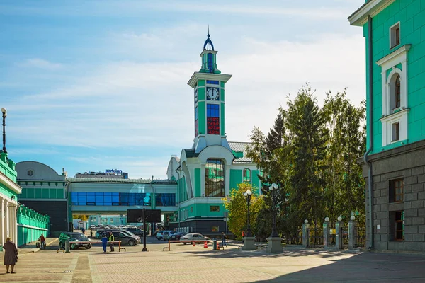 Το κτήριο του σταθμού προαστιακές αμαξοστοιχίες «Κύρια Νοβοσιμπίρσκ». Novo — Φωτογραφία Αρχείου