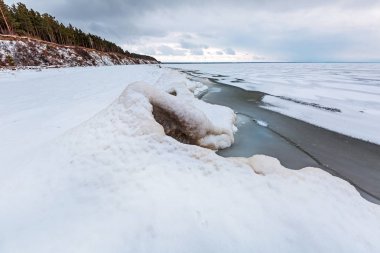 Kar-buz piramit donma Novosibirsk rezervuar Ob, sonra. Nehir Ob, Novosibirsk Oblastı, Sibirya, Rusya Federasyonu