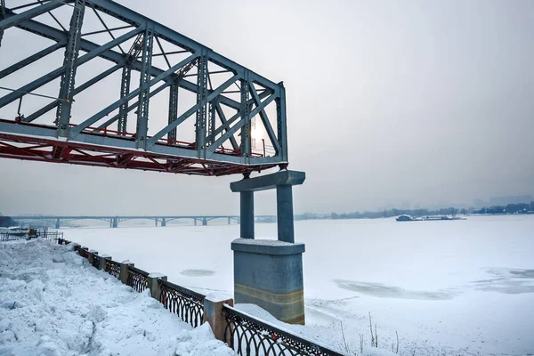 Overspanning van de oude spoorbrug — Stockfoto